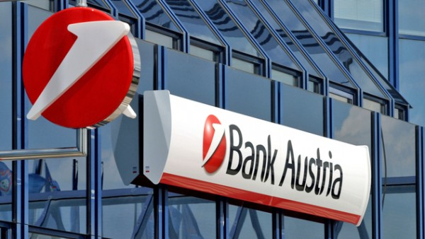 بانک های اتریش در وین و سالزبورگ و شهر های دیگر برای فرستادن حواله های بین المللی به یورو ودلار به کشور هایی غیر از ابران 