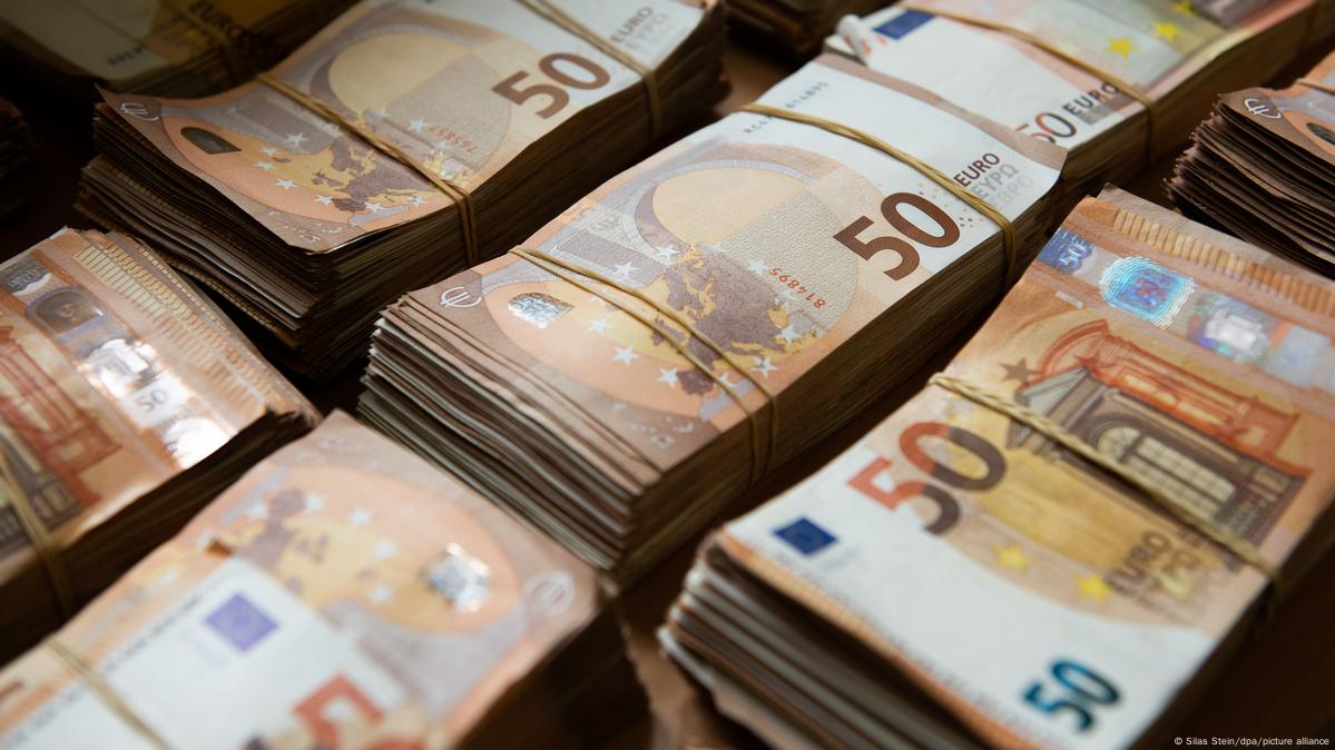 Read more about the article راهنمای جامع حواله آنلاین یورو از کشورهای اروپایی