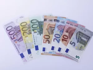 Read more about the article تبدیل ریال به یورو با نرخ لحظه‌ای ، مبدل آنلاین، نمودار قیمت و تحلیل روزانه